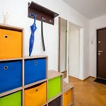 Apartamento Wola Homely By Bookinghost *